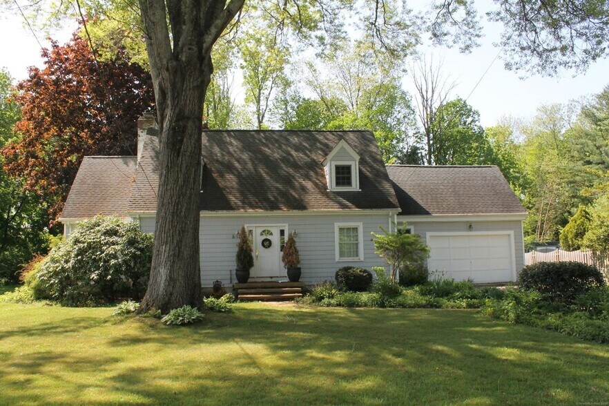 Primary Photo - 15 Muirfield Dr