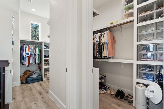 Building Photo - 20704 Leaning Oak Dr