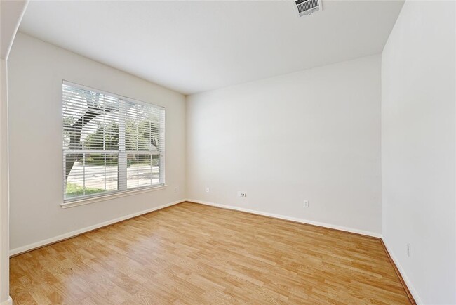 Building Photo - 1230 Heppner Dr