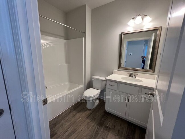 Building Photo - 2016 Lotus Dr