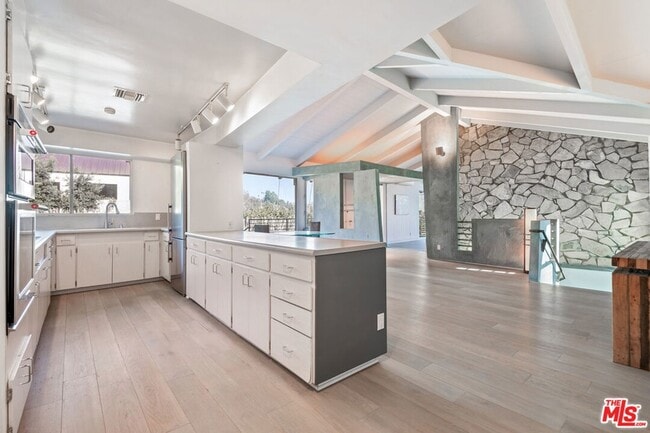 Building Photo - 1127 Angelo Dr