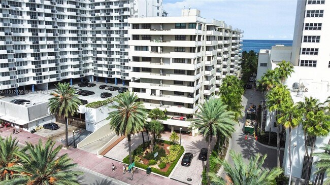 Building Photo - 1621 Collins Ave