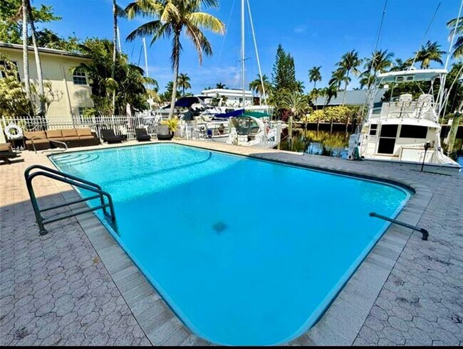 Building Photo - 76 Isle of Venice Dr
