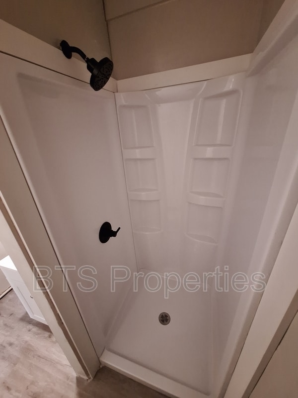 Building Photo - 1221 E Moneta Ave