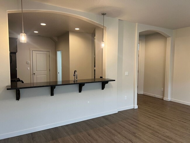 Building Photo - Beautiful Newer Built Home Central location!
