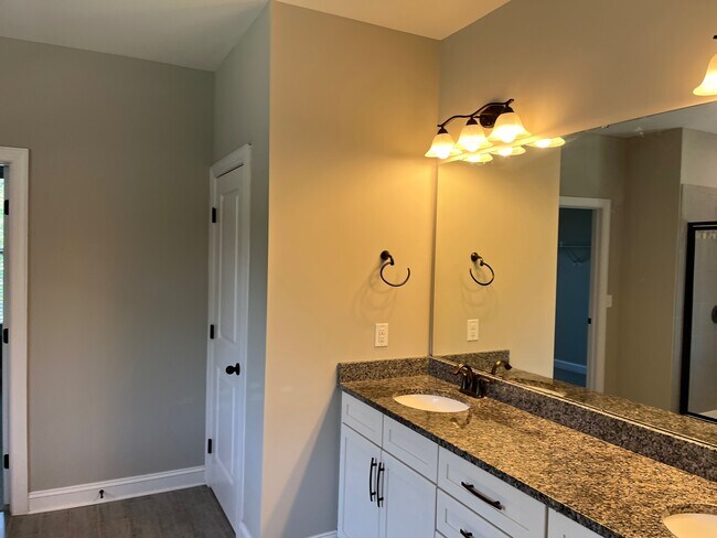 Building Photo - 300 Hidden Cove Ln