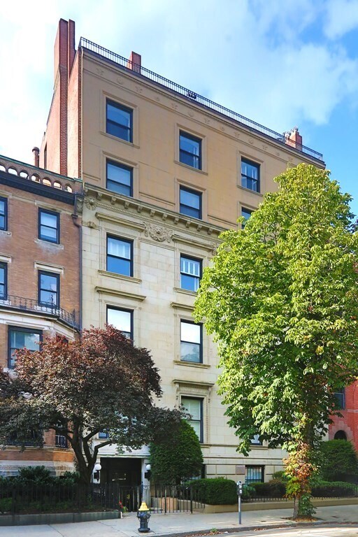 Building Photo - 412 Beacon St