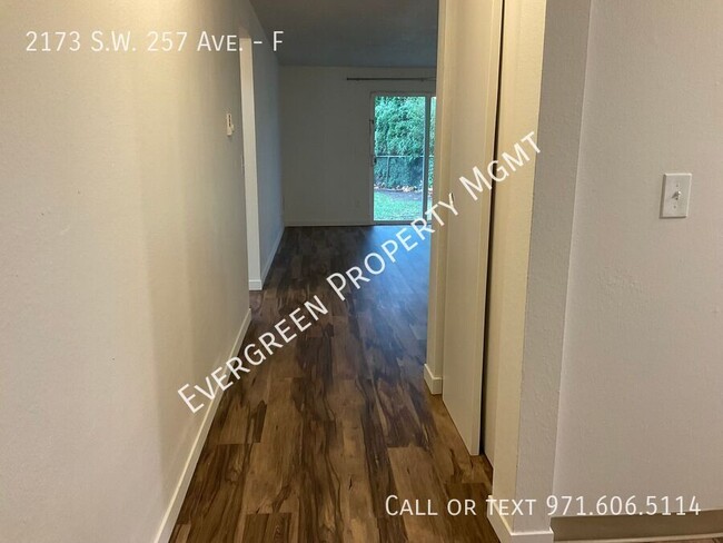 Building Photo - Beautiful 2 BR x 1.5 BA Apartment | Conven...