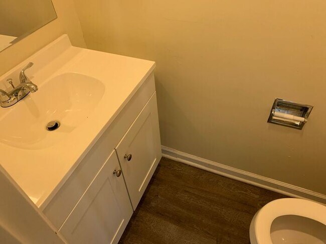 Building Photo - End unit townhouse-Completely remodeled!!