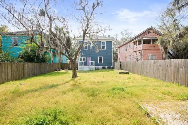 Building Photo - Spacious 3-Bedroom, 3-Bathroom Home in Sav...