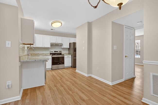 Building Photo - 8 Suncroft Ct