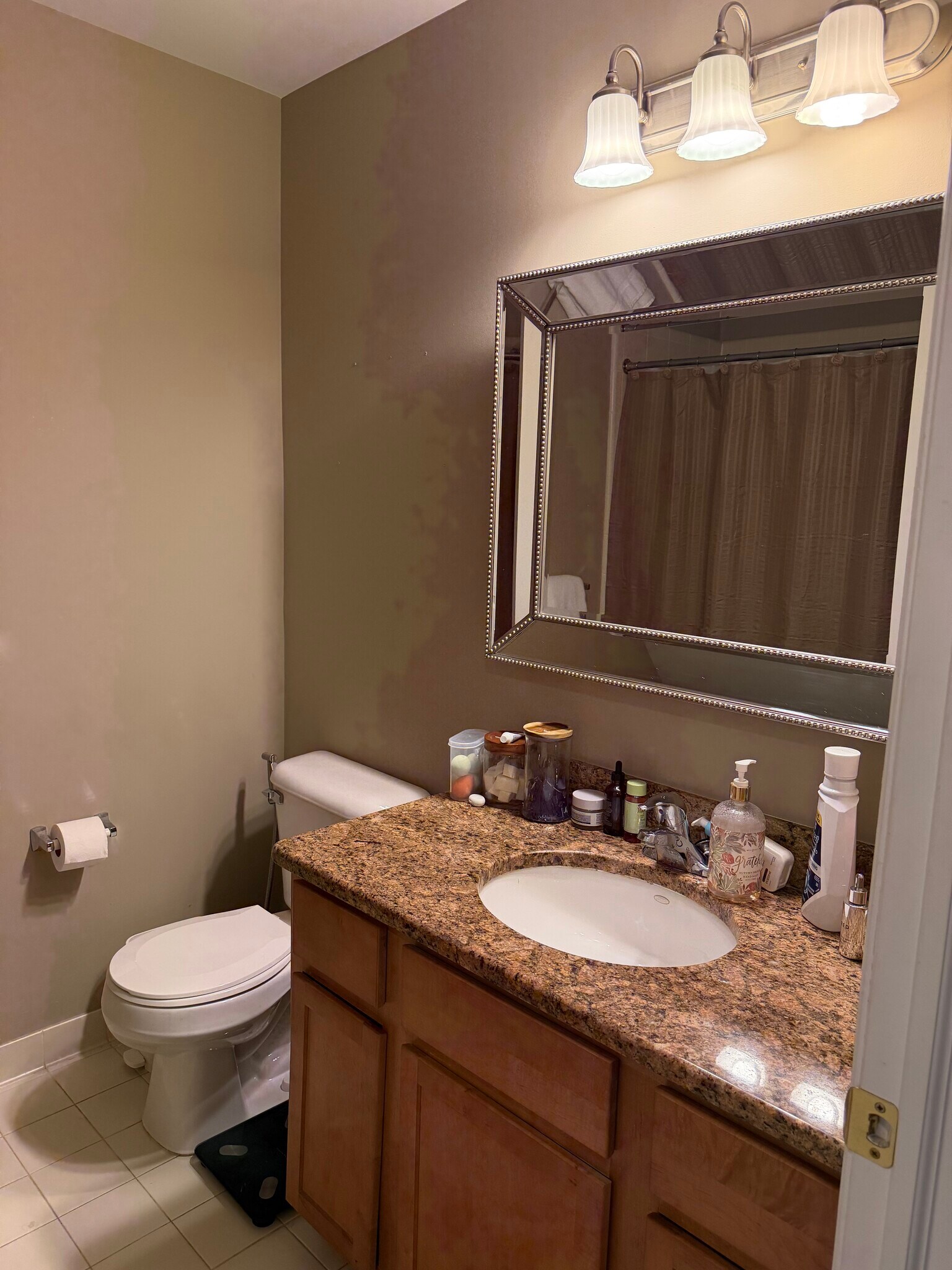 Building Photo - 5748 Hampshire Ln