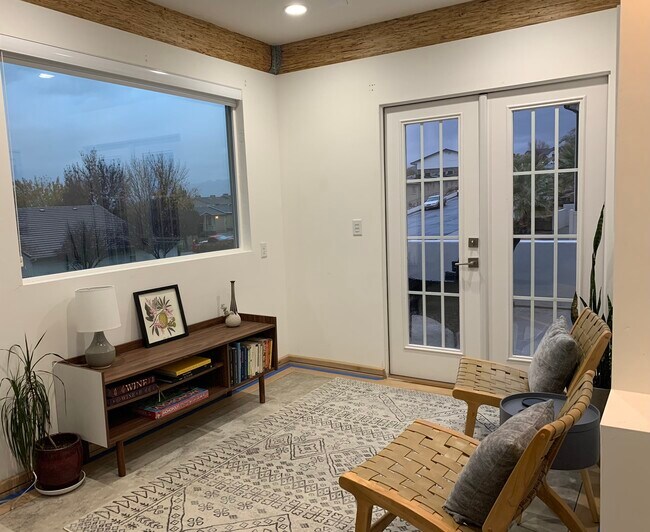 Master Suite - 438 N Stone Mountain Dr