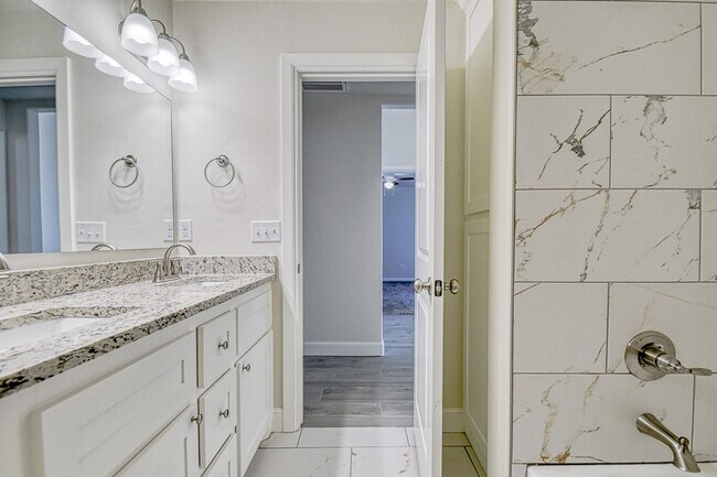 Building Photo - 3112 Pebble Pond Dr