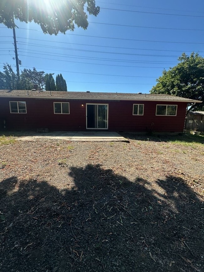 Building Photo - 3 Bedroom 1.5 Bath Ranch in Felida!