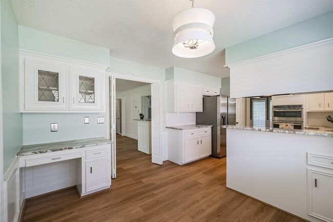 Building Photo - 1715 Woodland Park Dr