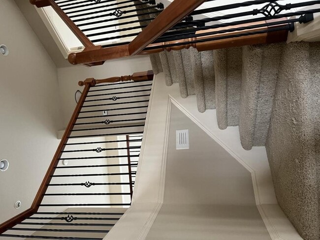 Building Photo - 15715 SE Bybee Dr