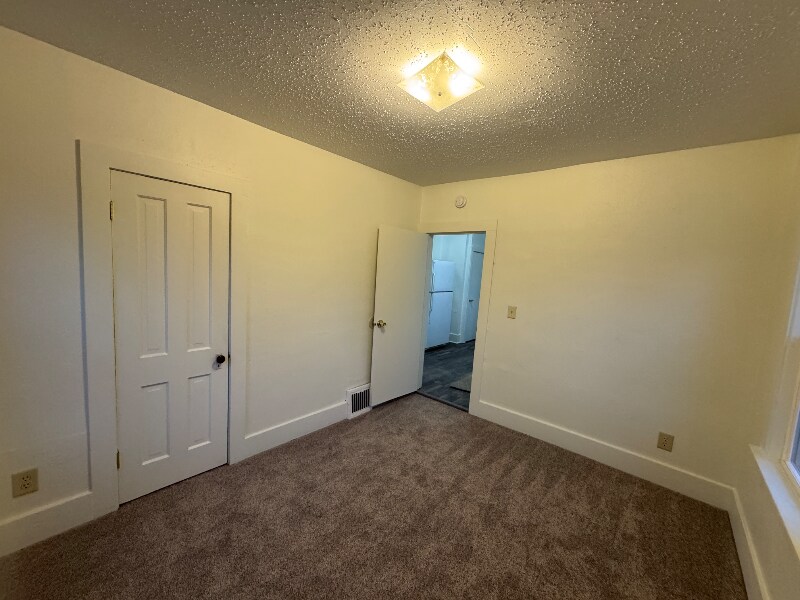 Building Photo - 000 Vine St