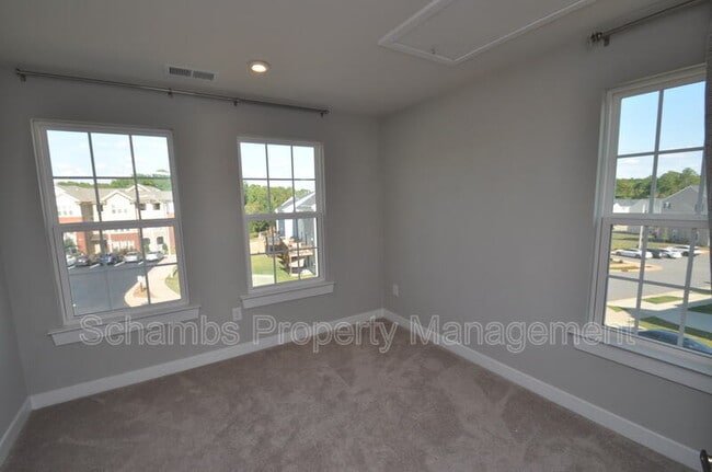 Building Photo - 200 Misty Pike Dr