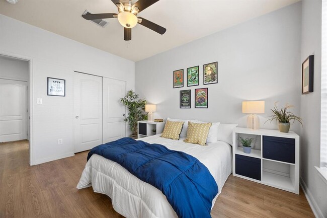 Building Photo - 2109 Zoa Dr
