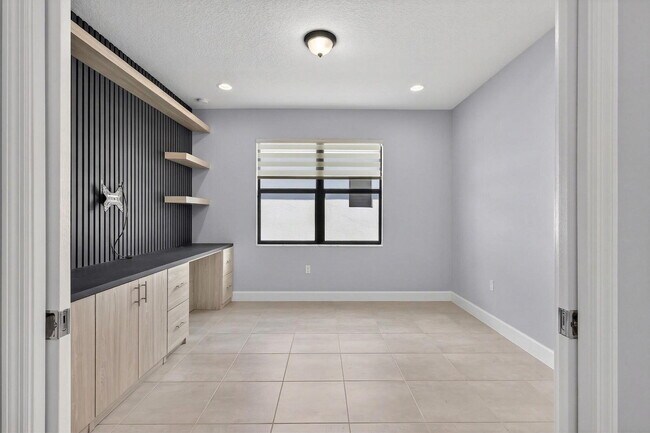 Building Photo - 12719 SW Blue Mangrove Pkwy