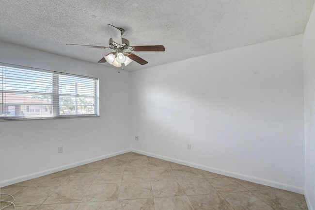 Building Photo - 600 SW 2nd Ave