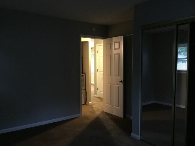 Building Photo - Roomy Southside 3 Bedroom Home with fenced...