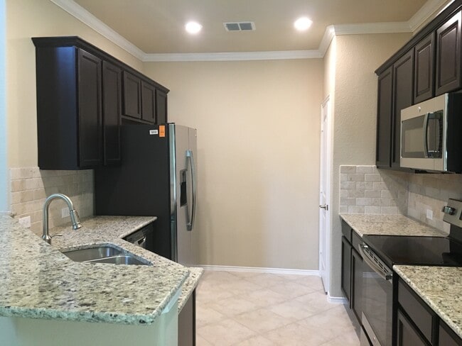 Building Photo - House for Lease in Heartland Area!