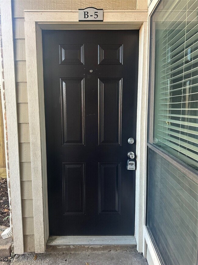 Primary Photo - 2001 Bering Dr