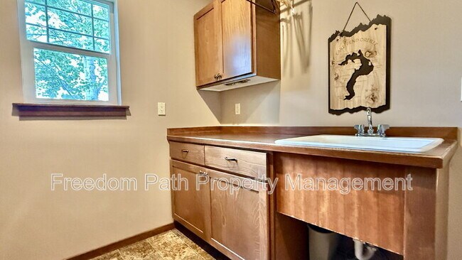 Building Photo - 406 Lundblad Pl