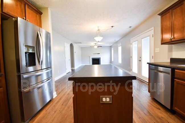 Building Photo - 131 Flag Ln