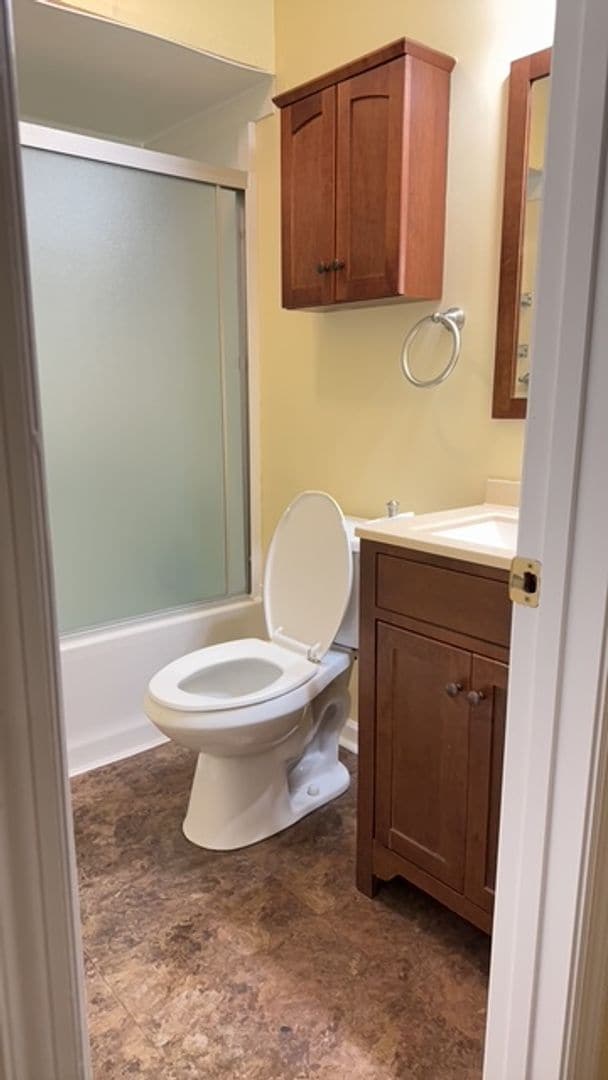 Building Photo - Colonial Circle