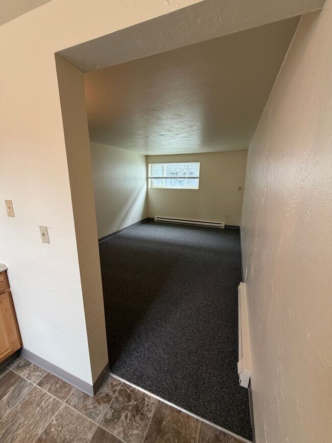 Building Photo - (907) Bluewood Apartments - 1 Bedroom / 1 Bath