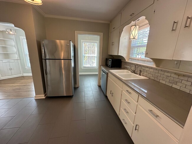 Building Photo - 514 E Charnwood St