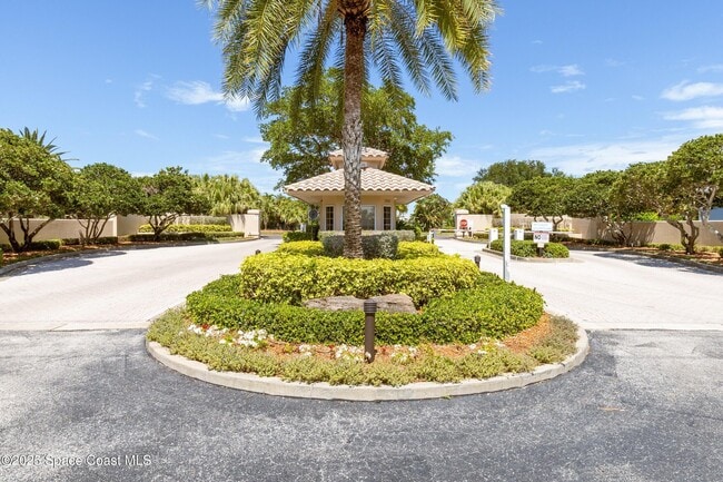 Building Photo - 385 Newport Dr