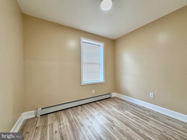 Building Photo - 23 Lily St