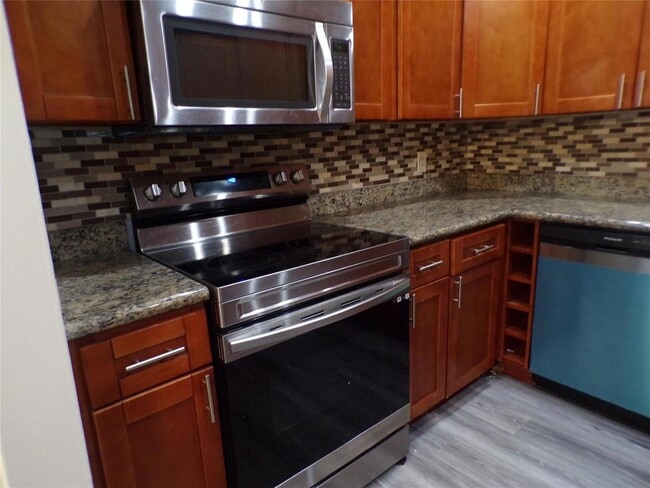 Building Photo - 2180 Bayberry Dr