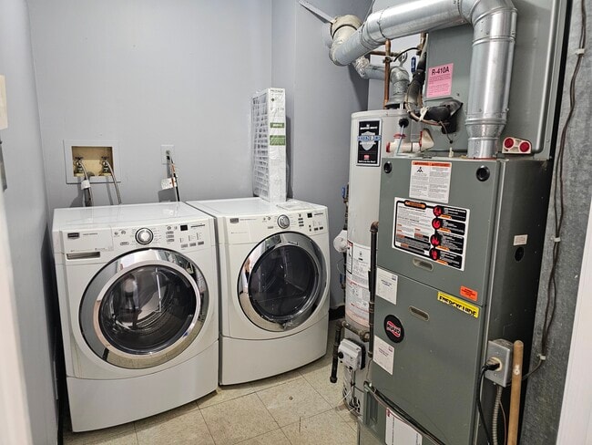 Building Photo - 215 Rachel Ct