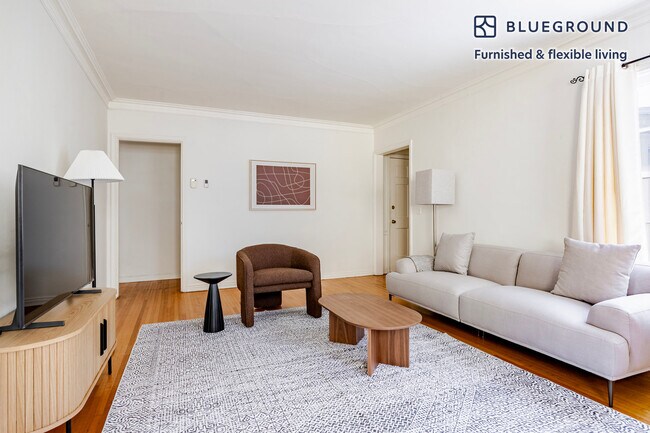 Building Photo - 136 S Roxbury Dr