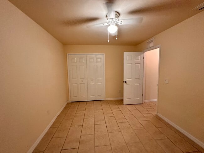 Building Photo - 641 SE 12th Ct