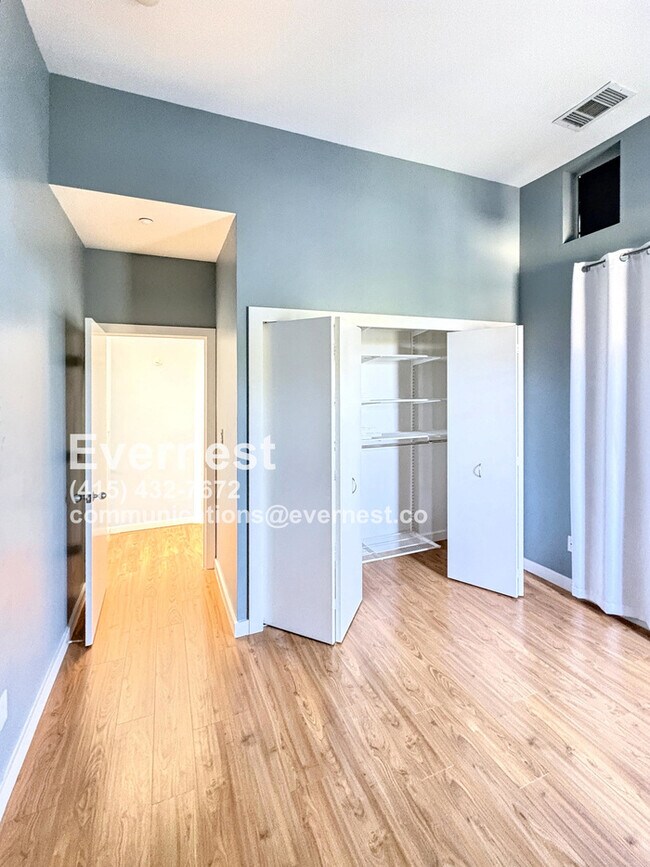 Building Photo - Beautiful 2 bed 2 bath in Oakland!