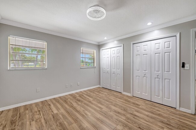 Building Photo - 1109 SE Sandia Dr