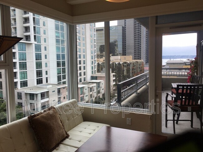 Building Photo - 300 W Beech St