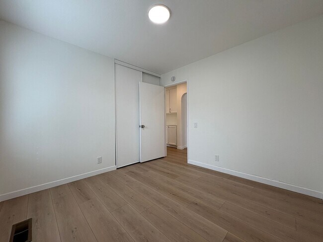 Building Photo - 3532 Rollingside Dr