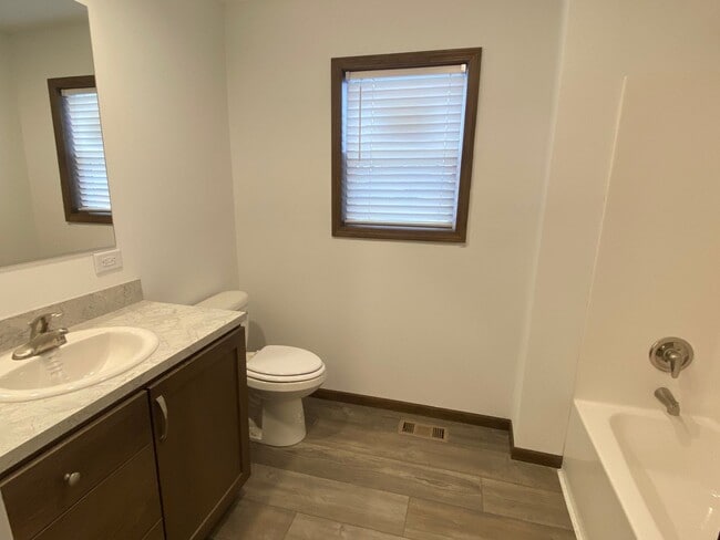 Building Photo - 3 Bedroom House in McLean!