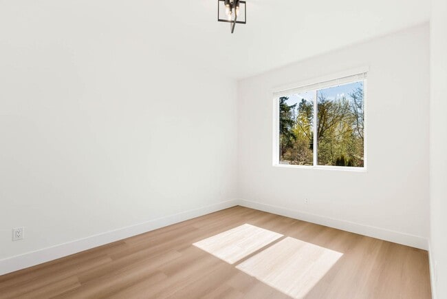 Building Photo - 108 6th St South