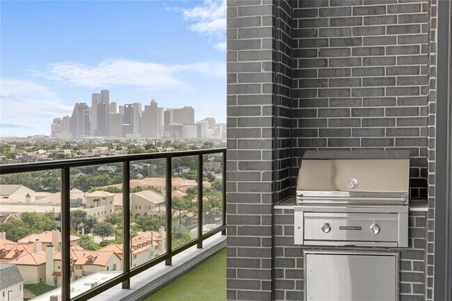 Building Photo - 2311 Westheimer Rd