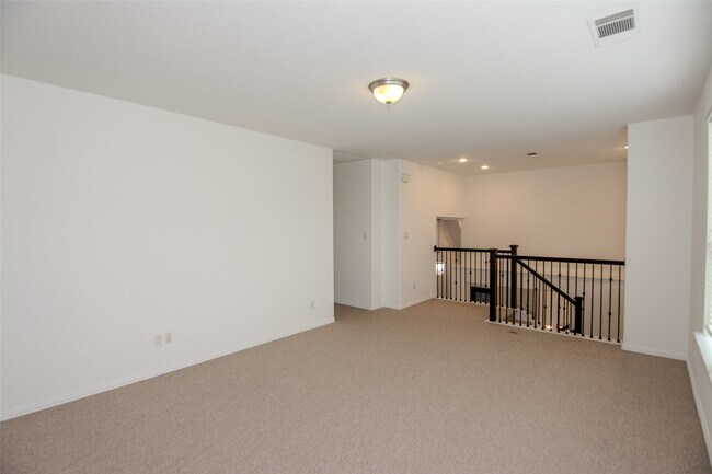 Building Photo - 18122 Glenlyon Dr