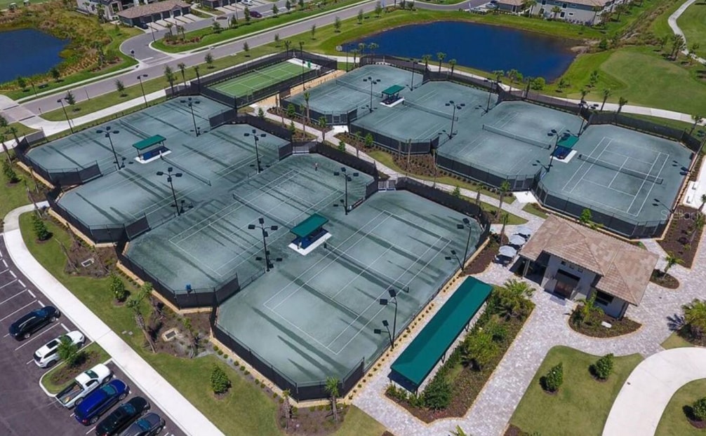 8 clay tennis courts - 17006 Vardon Ter
