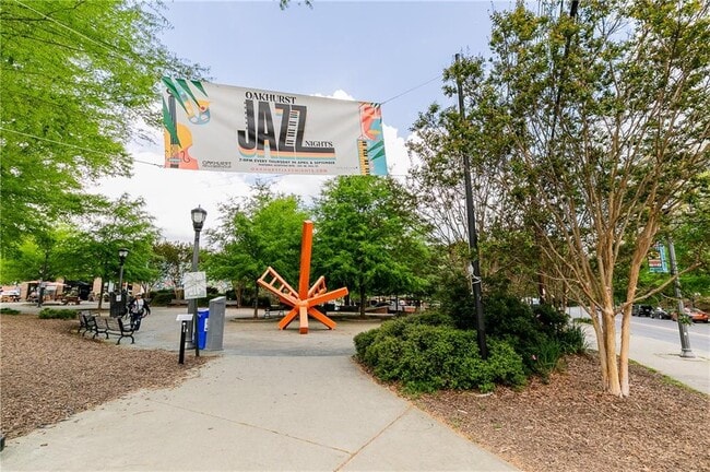 Building Photo - 936 East Lake Dr